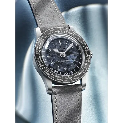Heures du Monde - Worldtimer -Labradorite - Pressed StrapHeather Grey