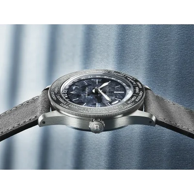 Heures du Monde - Worldtimer -Labradorite - Pressed StrapHeather Grey