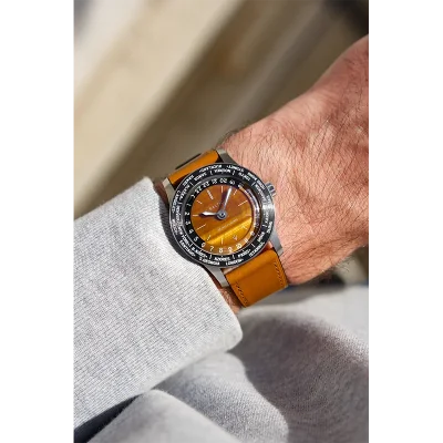 Heures du Monde - Worldtimer -Tiger Eye - Pressed StrapCognac