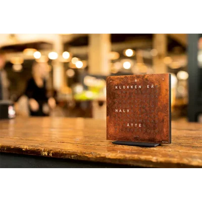 Qlocktwo Earth 13,5 Rust NORWEGIAN